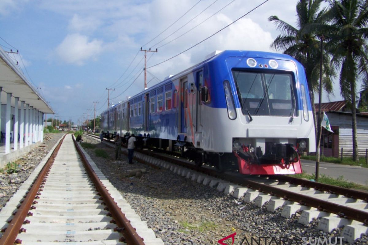 Rel kereta Siantar ditingkatkan dukung Danau Toba