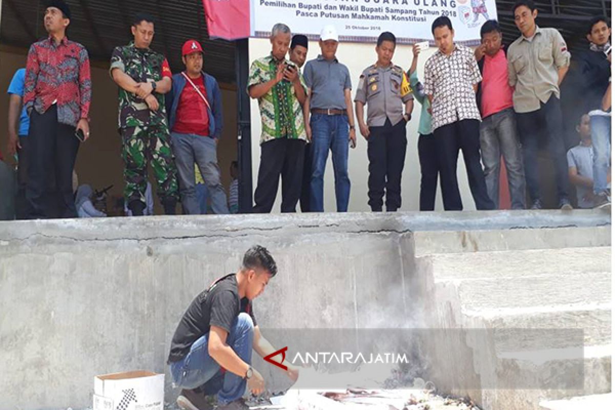 Ratusan Lembar Surat Suara Pilkada Sampang Rusak