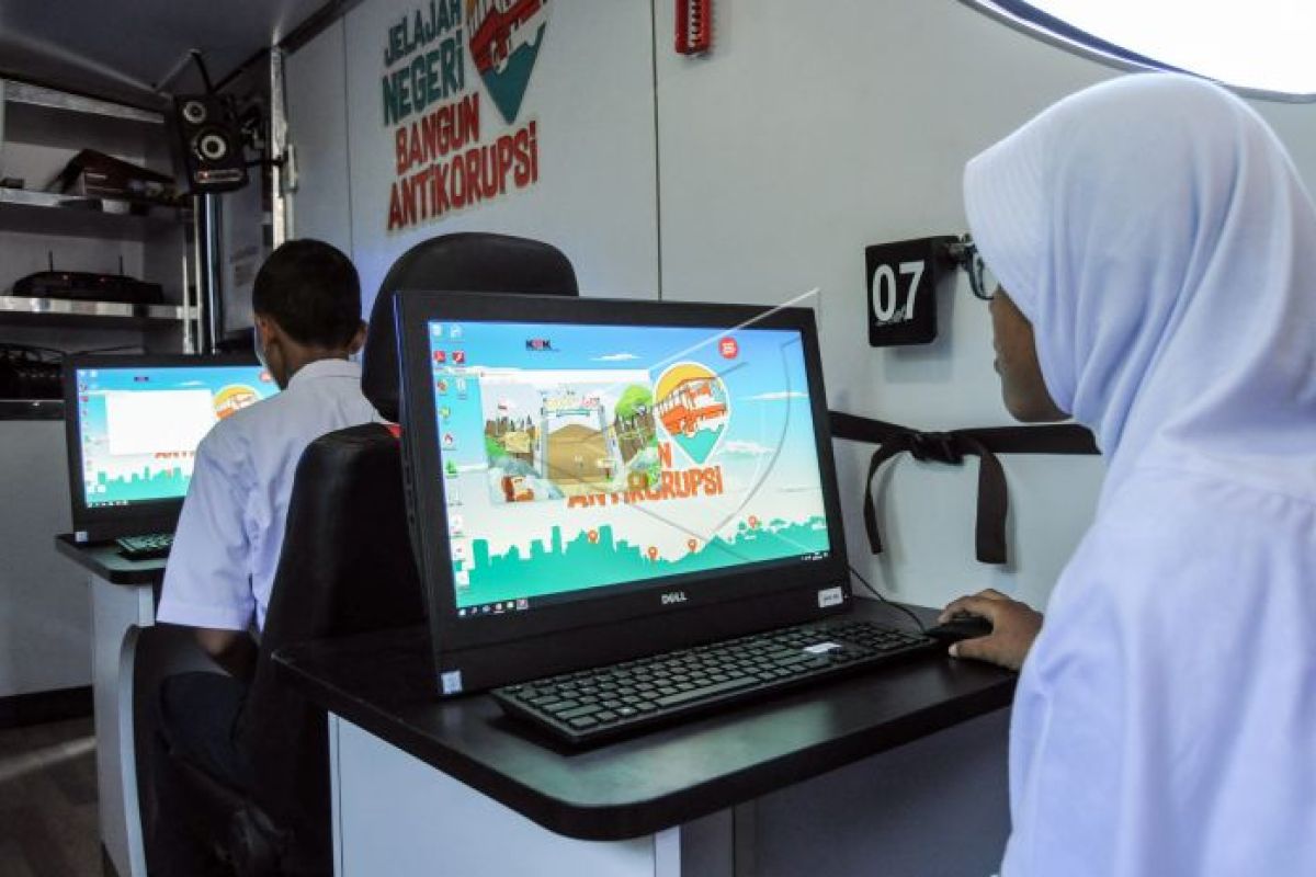 Bus KPK keliling Kota Semarang kampanye antikorupsi