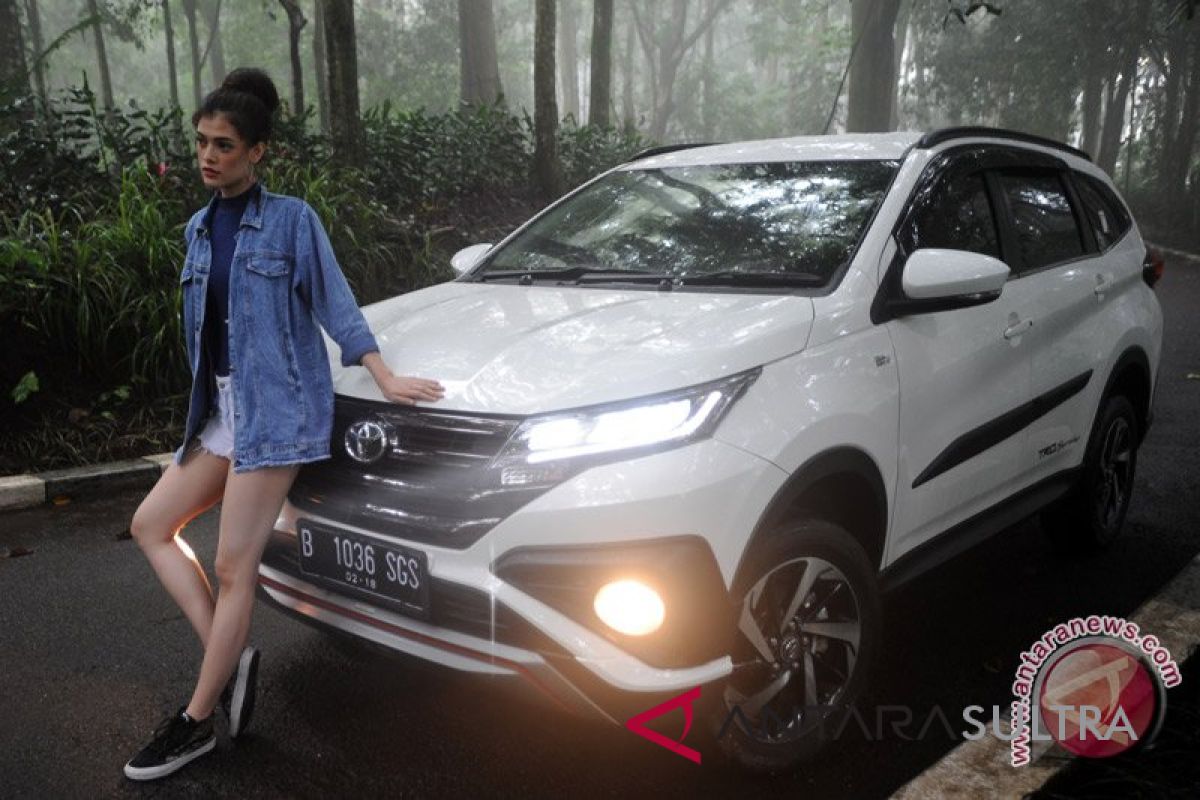 Kendaraan "seven seaters" masih tetap dicintai masyarakat Indonesia