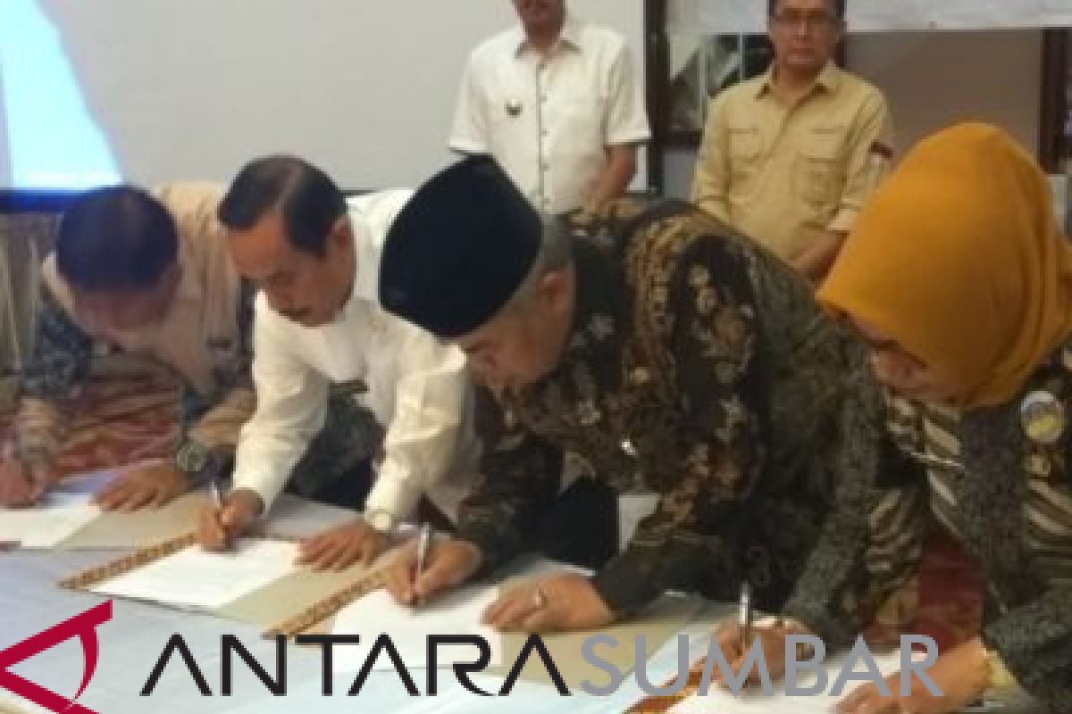 Bupati Sijunjung teken komitmen pengembangan kawasan geopark