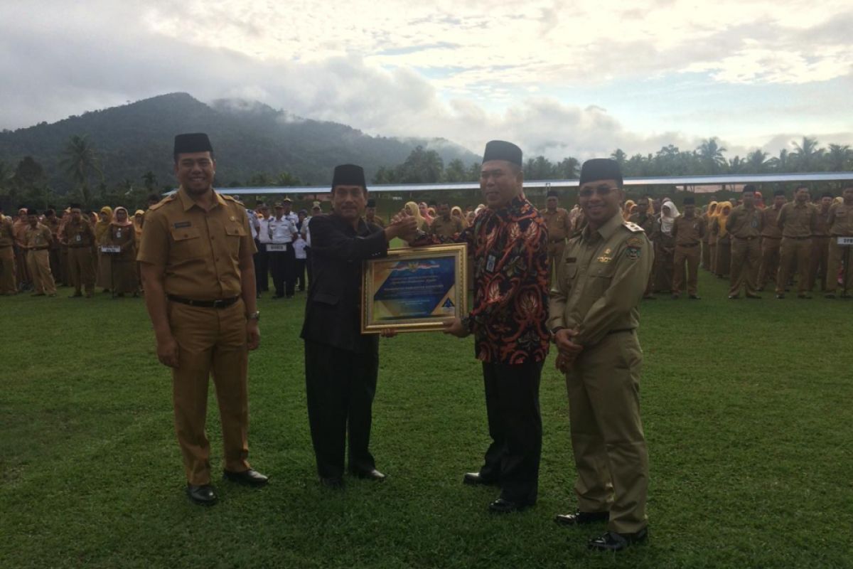 Pemkab Sijunjung raih opini WTP, piagam diserahkan KPPN