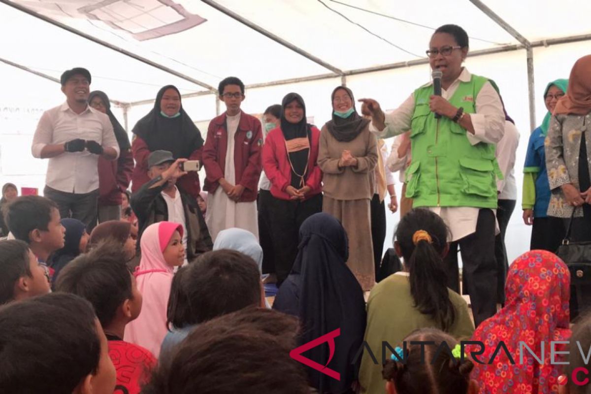 Yohana kunjungi pengungsi anak dan perempuan korban tsunami