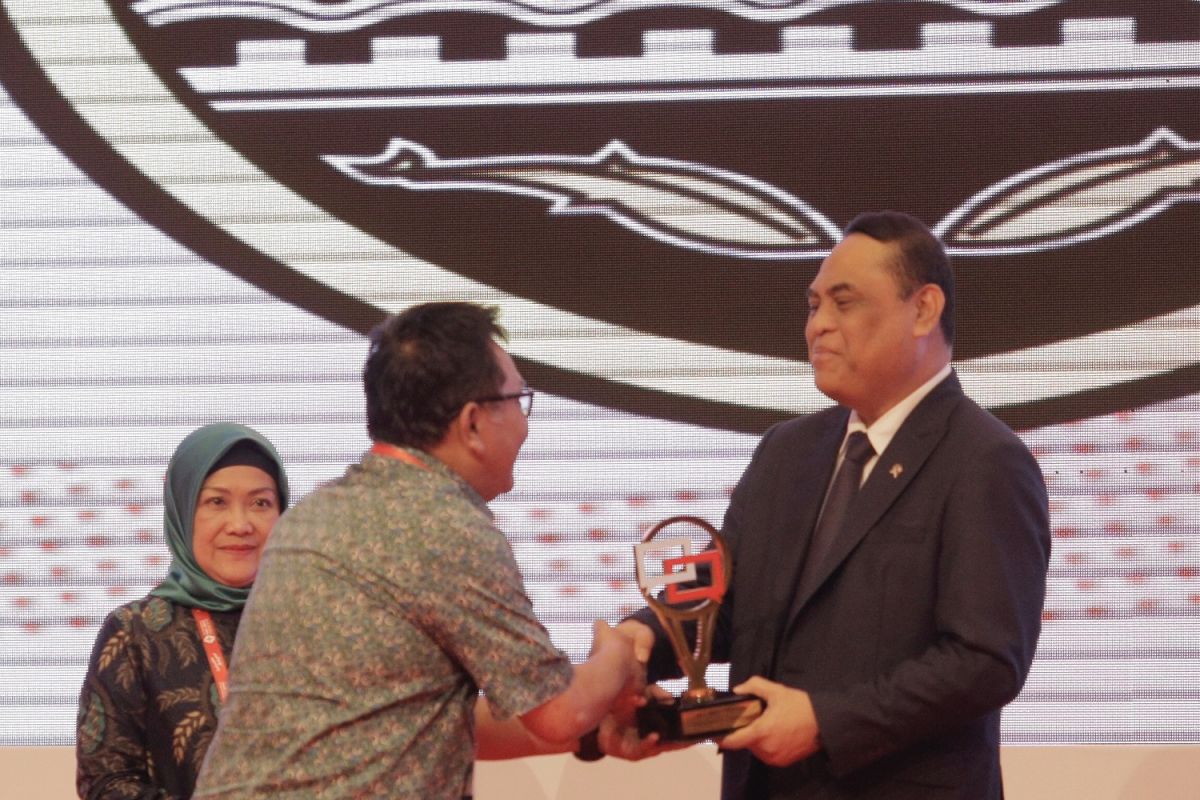 Semarang raih penghargaan pengelola laporan masyarakat terbaik