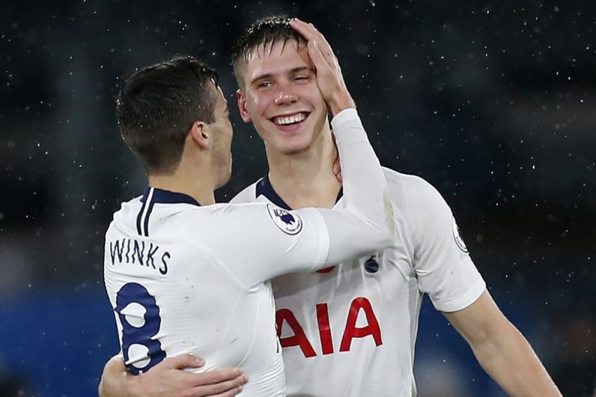 Juan Foyth antar Tottenham menang di markas Crystal Palace