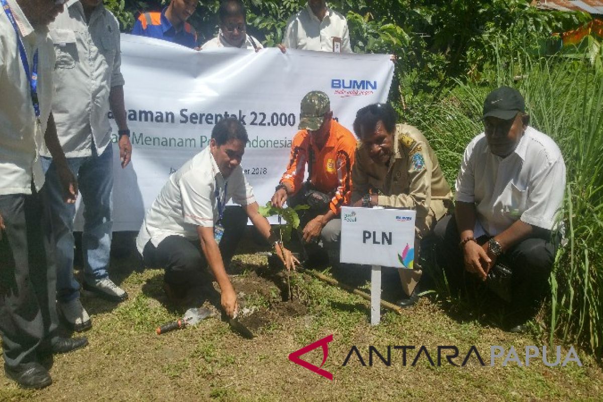 PLN WP2B tanam 1.000 pohon produktif
