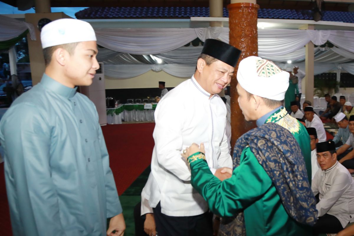 Bersama Masyarakat, Gubernur Ikuti Tausiyah di Rumjab