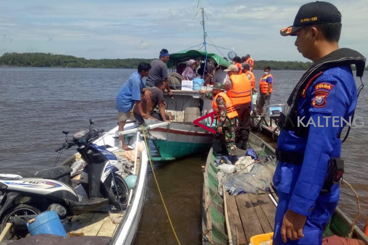 2 balita korban tabrakan kelotok di Kobar belum ditemukan