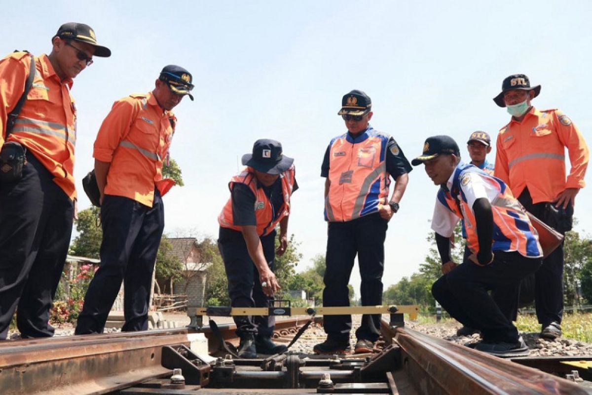 KAI Daop Madiun Periksa Keamanan Lintas Kertosono-Blitar Jelang Natal