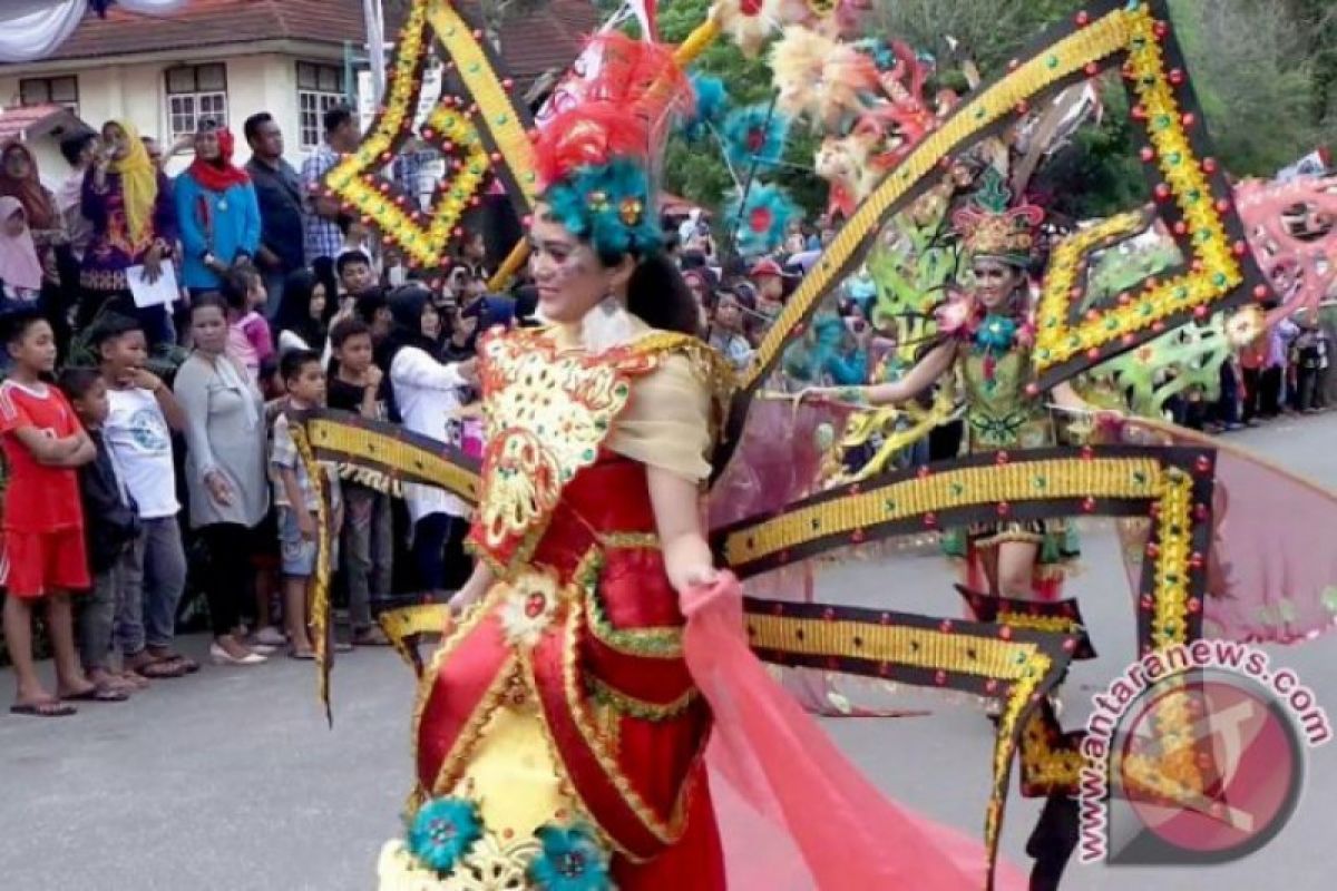 Ratusan kostum unik siap meriahkan 'Sampit Ethnic Carnival'