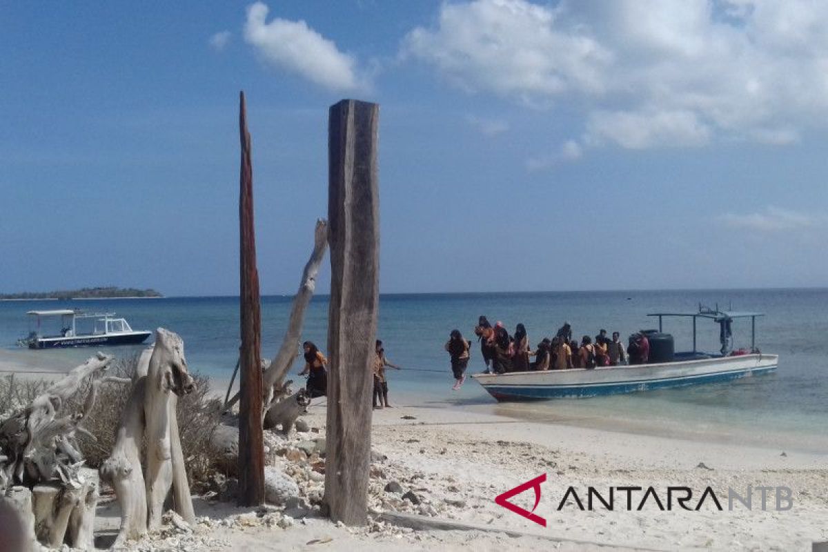 Pantai Elaq-Elaq destinasi wisata pantai nan ciamik