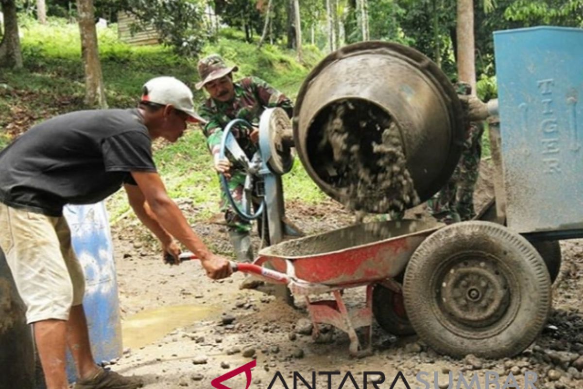 TMMD bangun irigasi pertanian sepanjang 300 meter di Tanah Datar