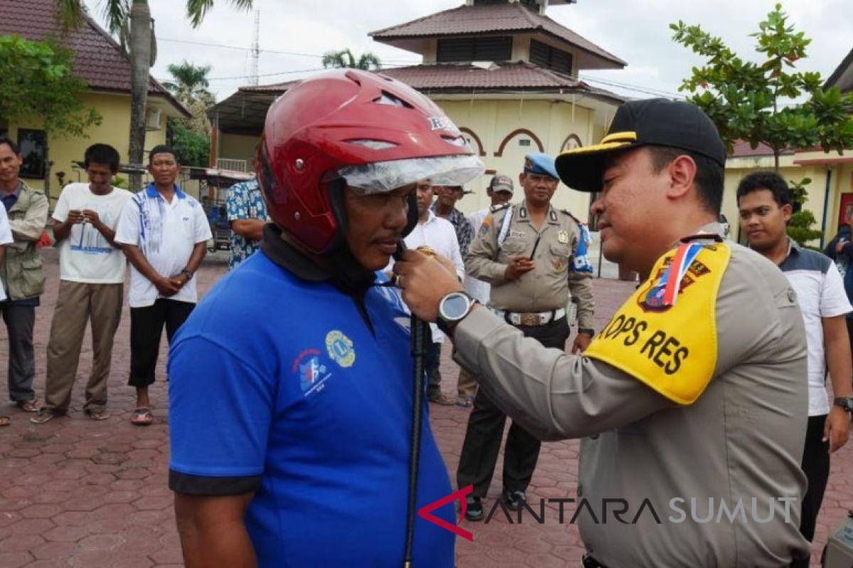 Polres beri helm kepada 