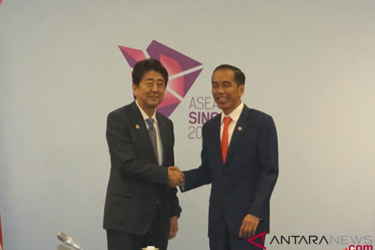 President Jokowi discusses economic issues with Prime Minister Abe