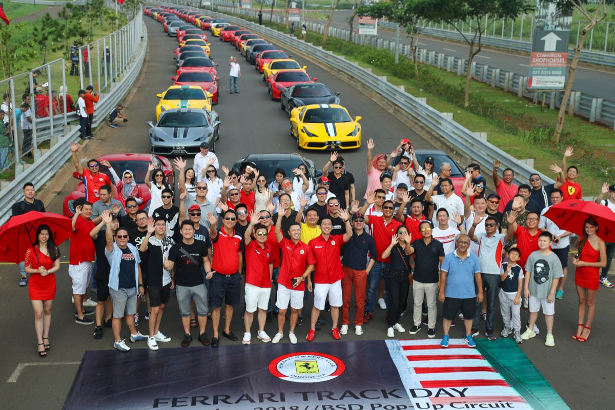 Komunitas Ferrari jajal sirkuit BSD dalam "Track Day 2018"