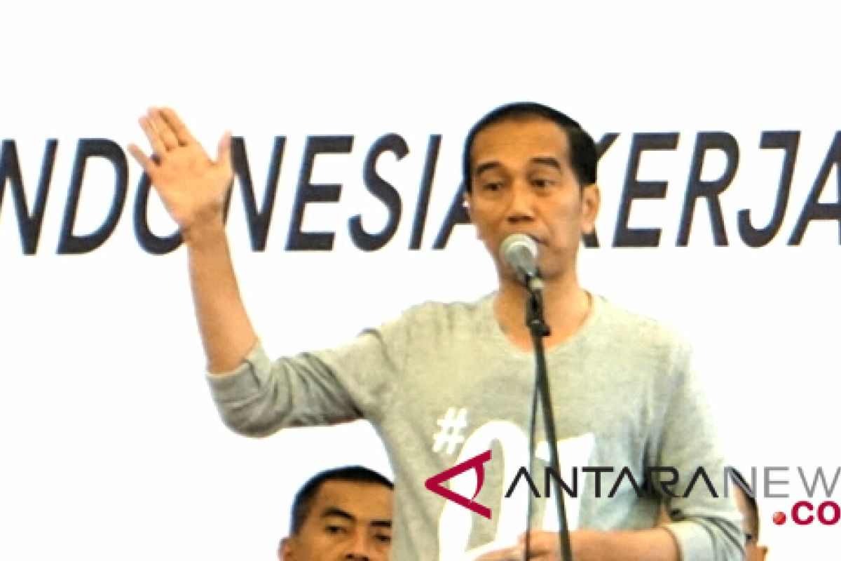 Jokowi minta calon legislatif turun "door to door"