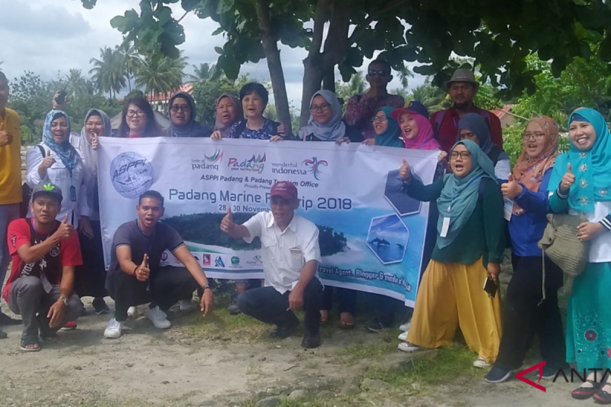 Wisatawan Malaysia diajak mengeksplorasi objek wisata Padang