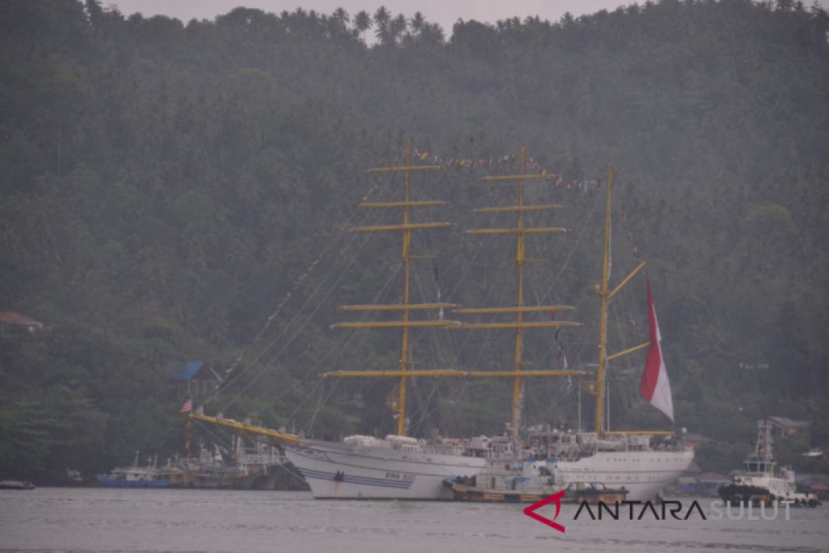 "Open Ship" KRI Bima Suci-945 disambut warga