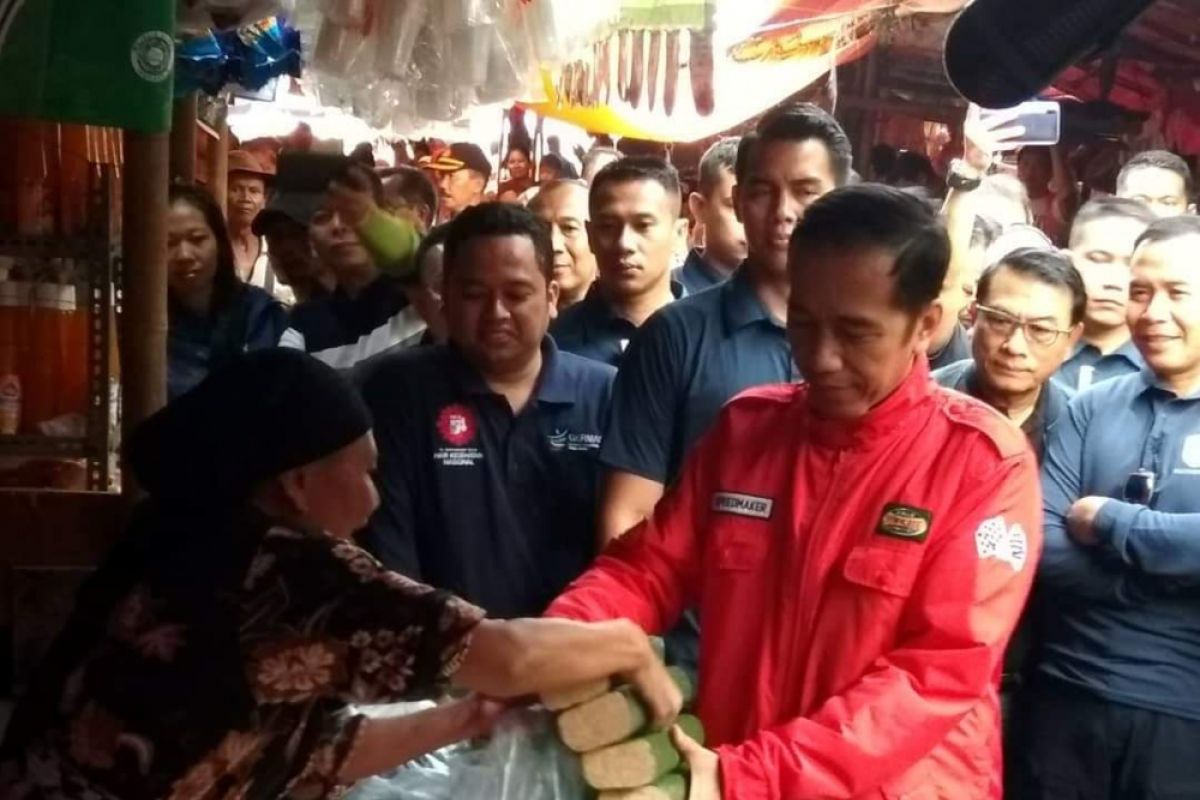 Jokowi Sidak Harga Bahan Pokok di Tangerang
