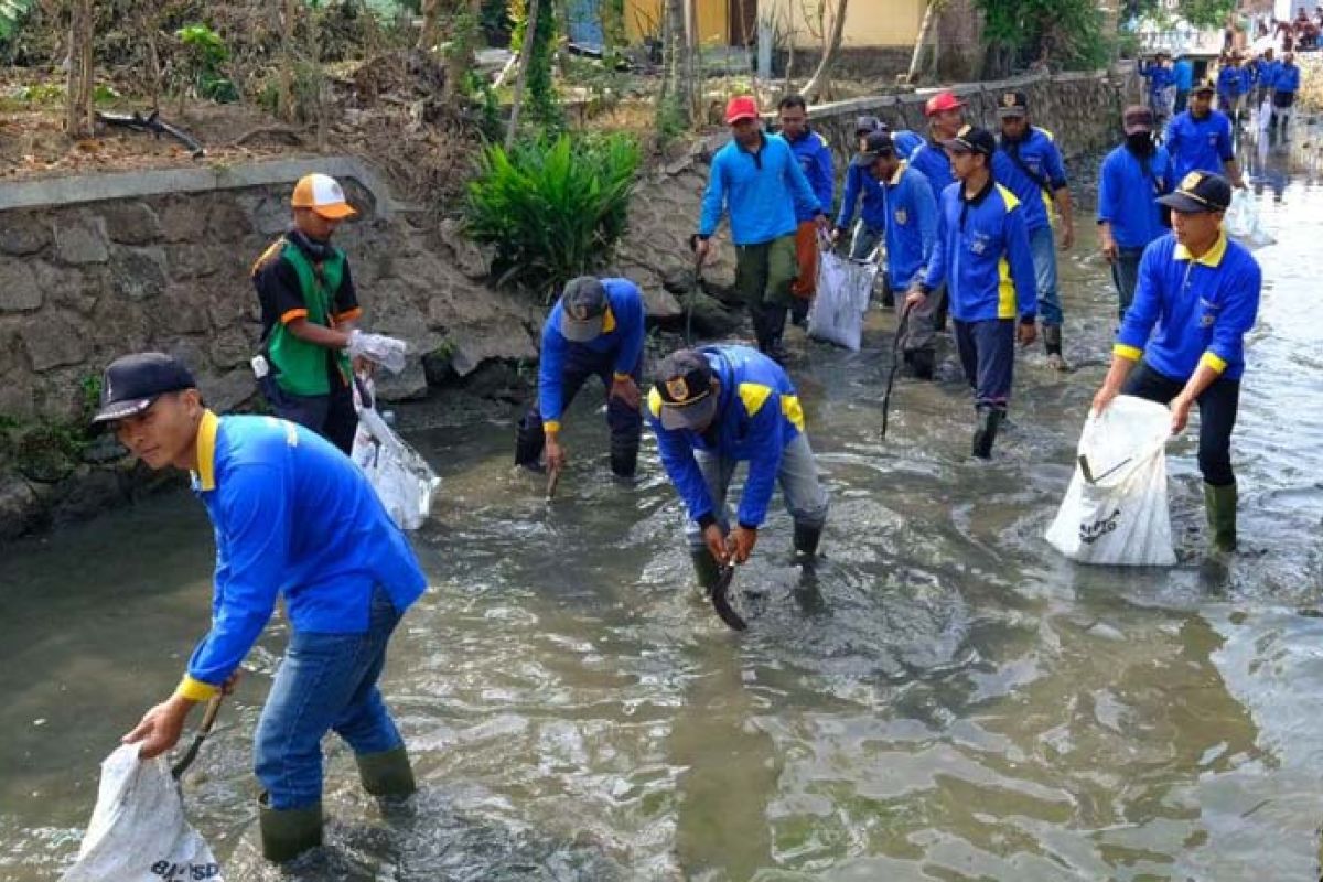 Sekda: Bersihkan sungai sebelum musim hujan