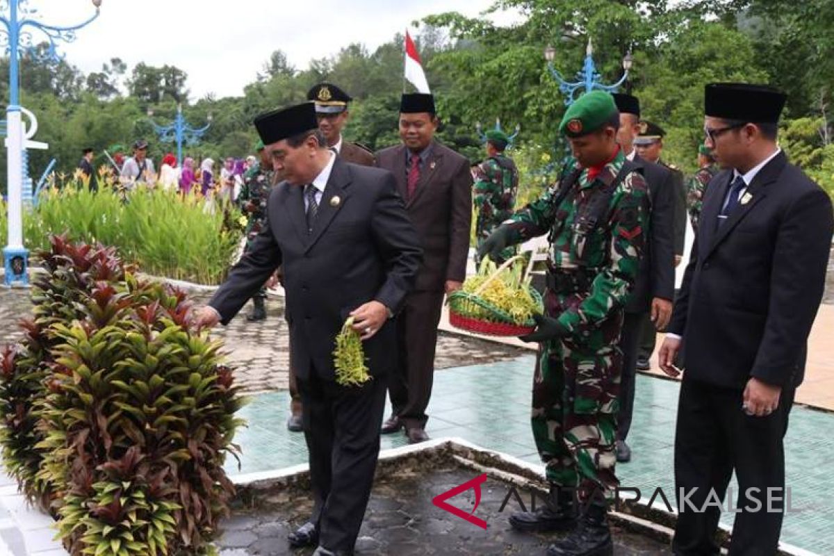 Bupati HSS ikuti Upacara Ziarah Nasional