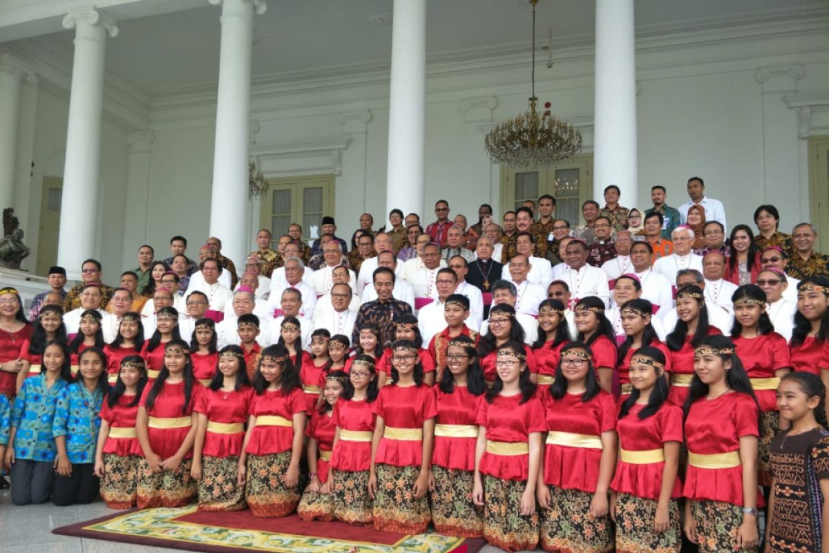 Jokowi likens national life to harmonious choir