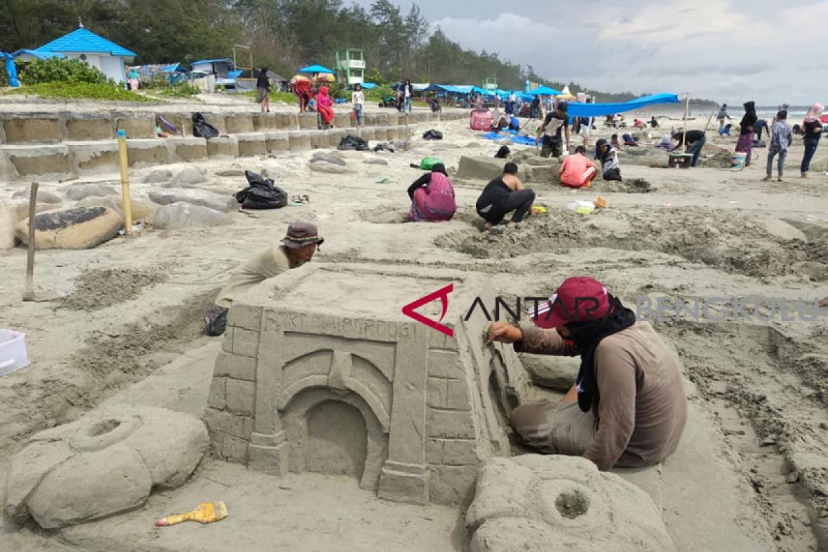 Menyaksikan uniknya lomba patung pasir di Pantai Bengkulu