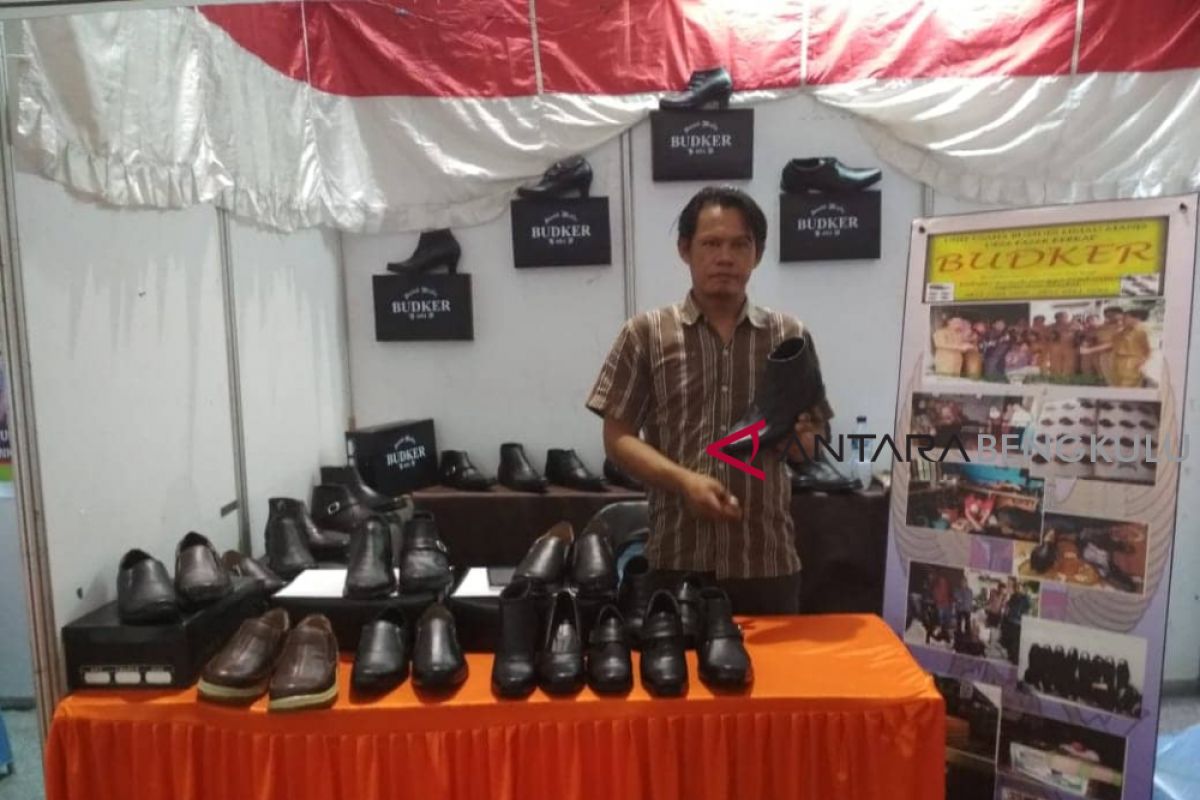 Dana desa mampu produksi sepatu berkualitas