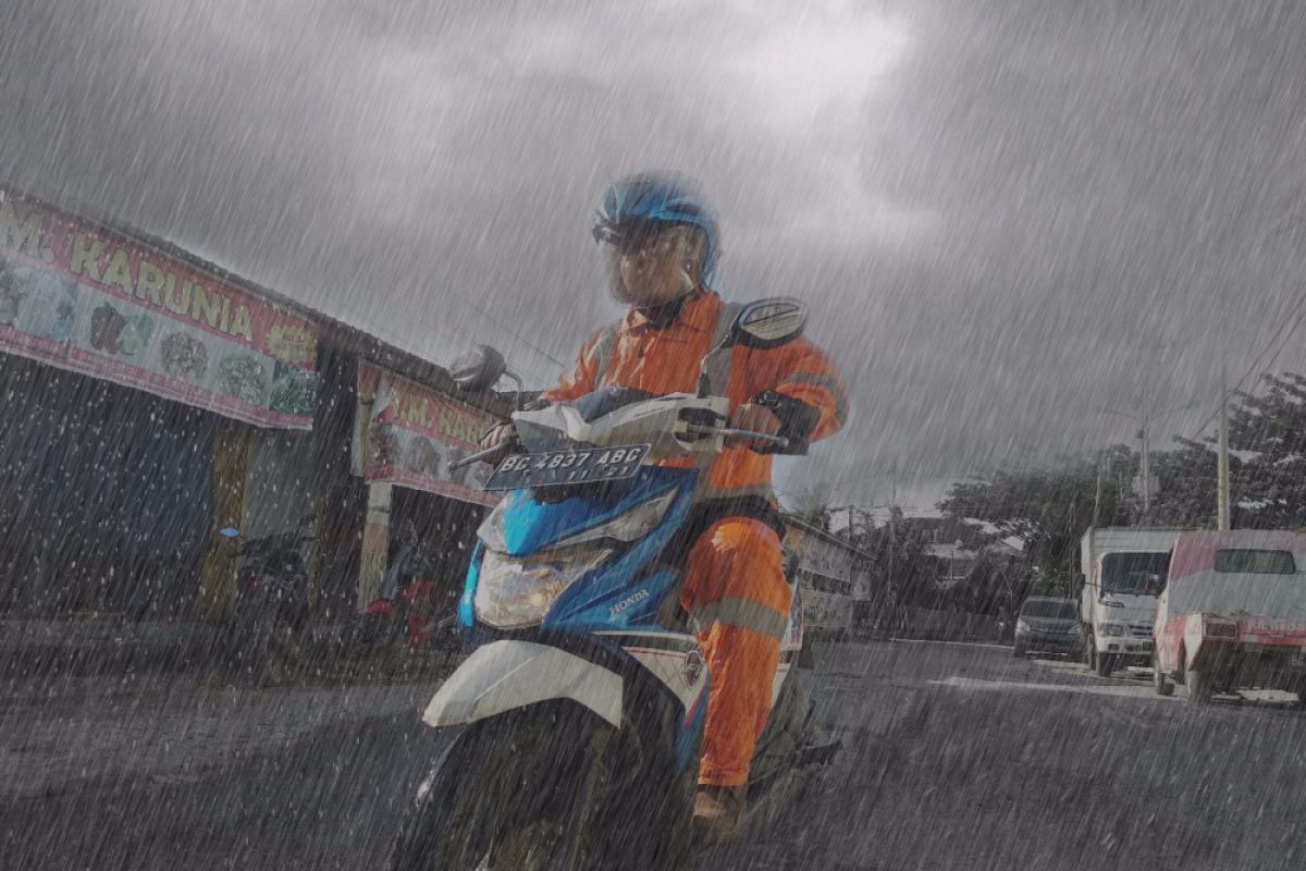 Sejumlah kawasan di Palembang tergenang setelah diguyur hujan