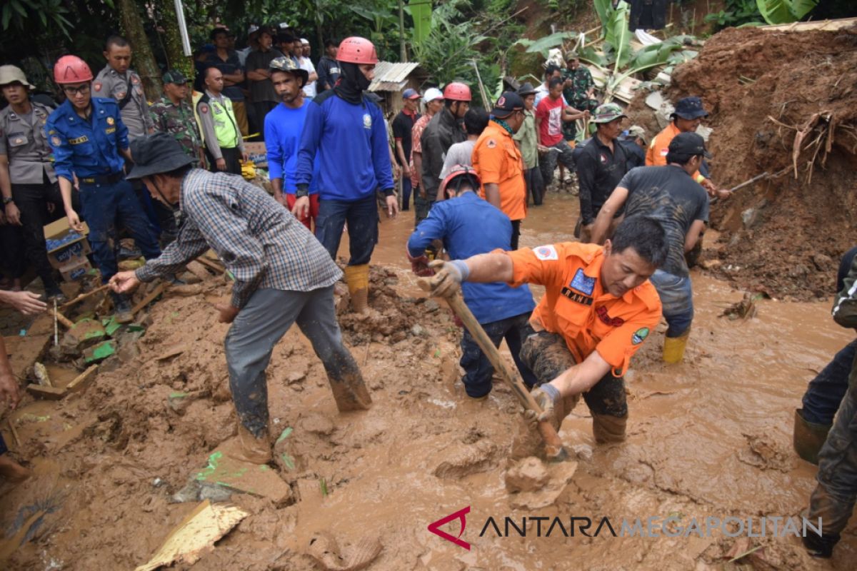 Masyarakat Purwakarta dengar suara gemuruh saat longsor