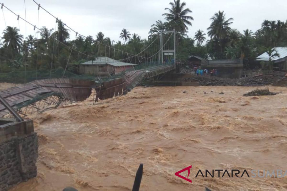 Banjir  rendam  Padang, dua anak tewas