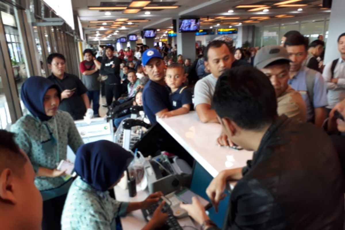 Tertunda tujuh jam, calon penumpang Lion Air menuju Medan mengamuk