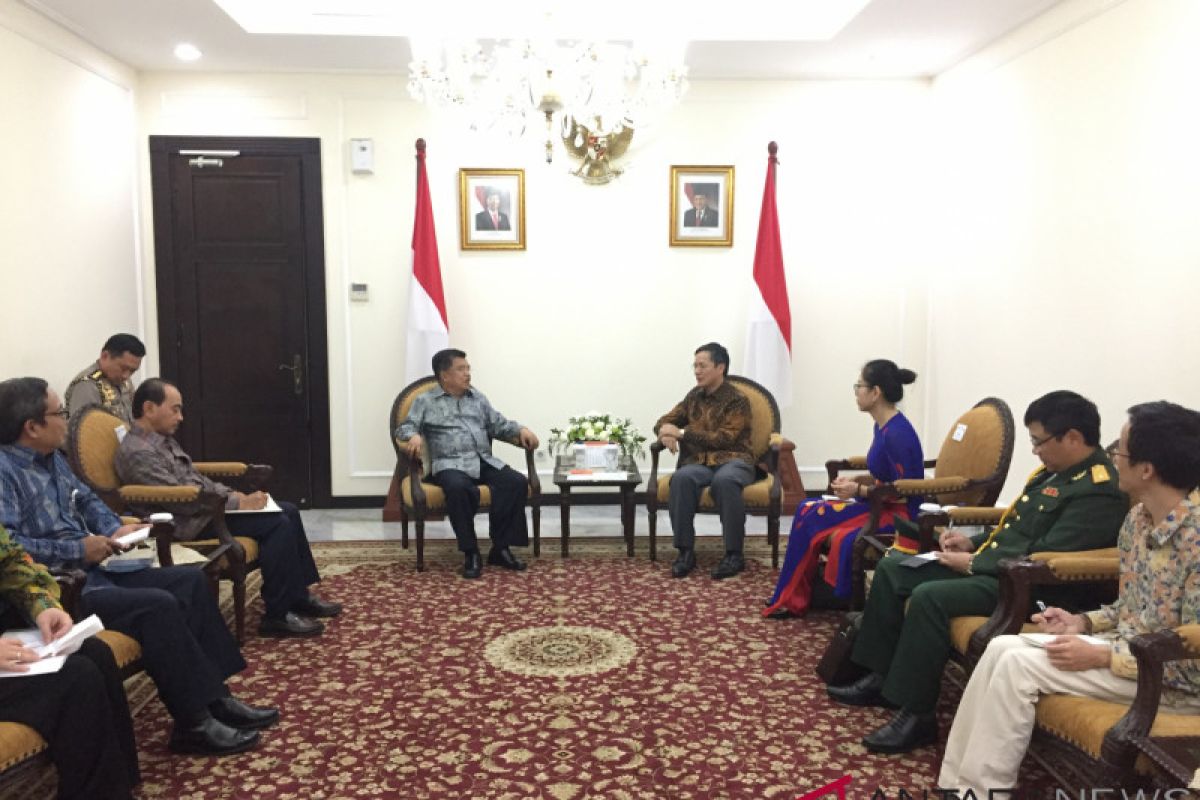 VP Kalla receives Vietnamese ambassador