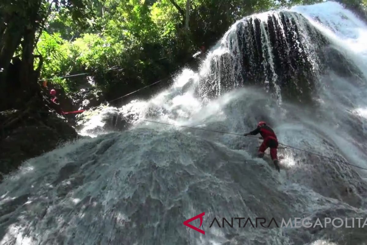 Shower Climbing destinasi wisata pemacu adrenalin