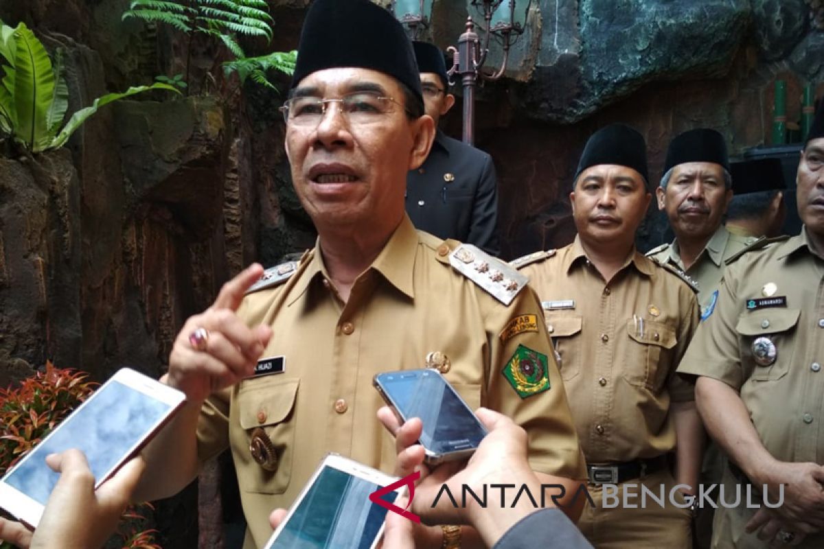 Rejang Lebong umrahkan 50 warga berprestasi