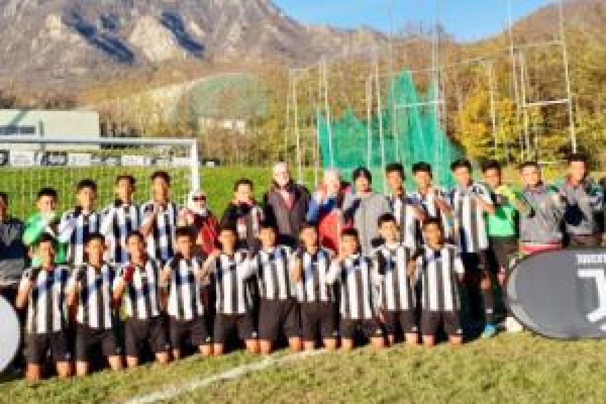 Pelajar Indonesia berlatih di Akademi Sepak Bola Juventus