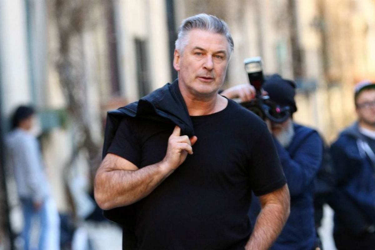 Terkait penembakan, Alec Baldwin belum menerima tuntutan