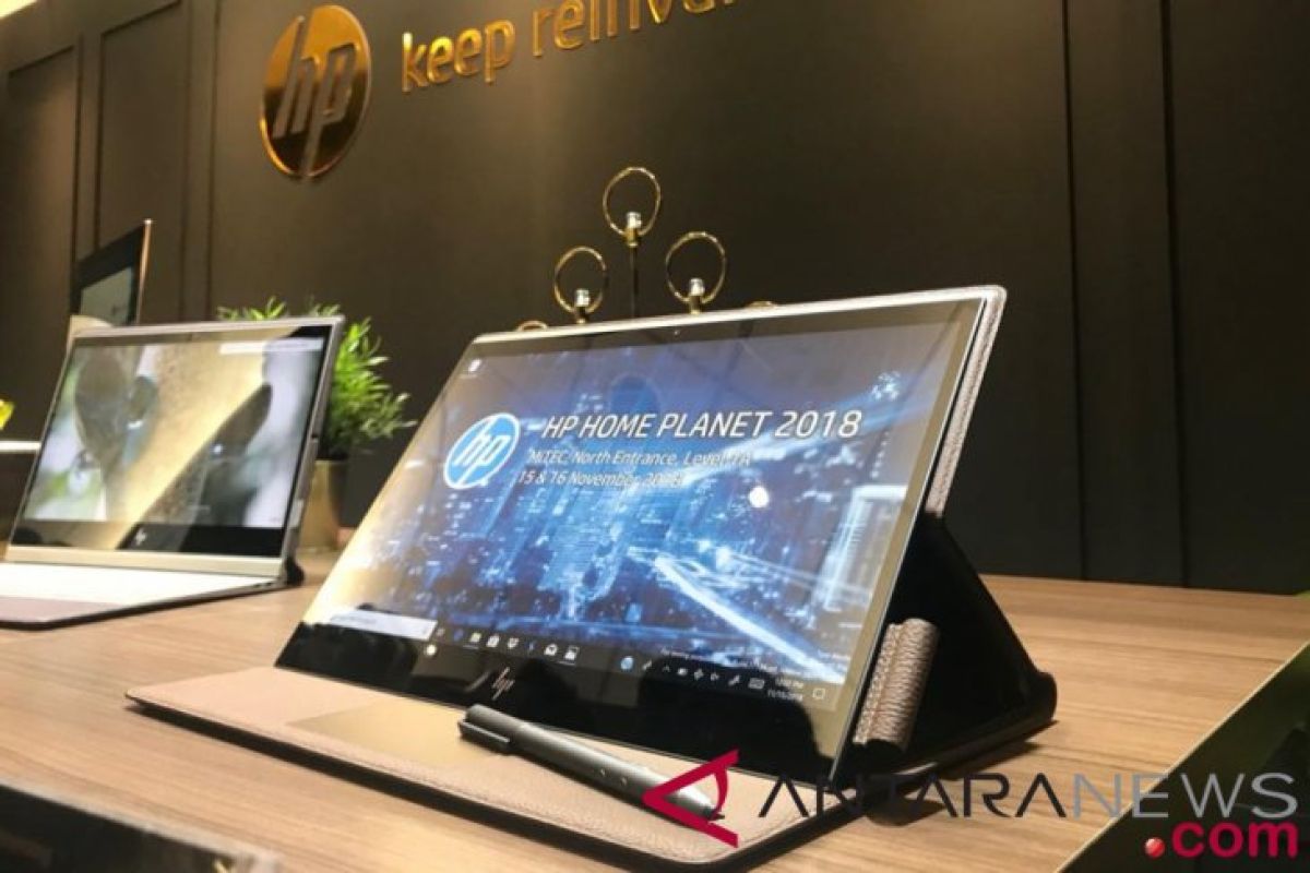 HP pamerkan laptop Spectre Folio berbalut kulit