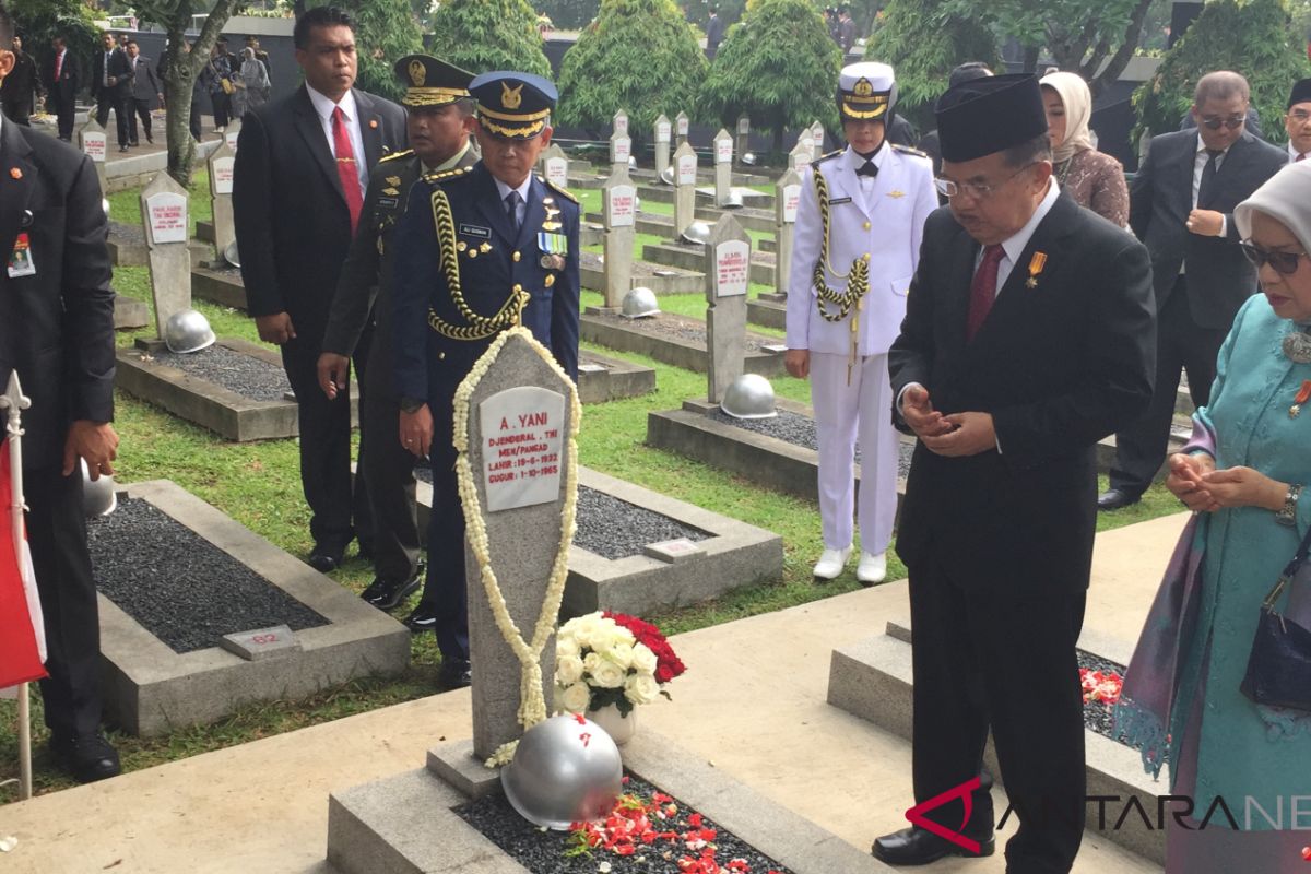 Vice President leads ceremony to observe Heroes` Day in Jakarta