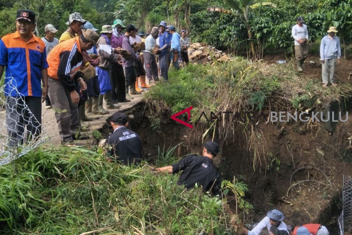 BPBD Rejang Lebong akan bangun tiga pelapis tebing