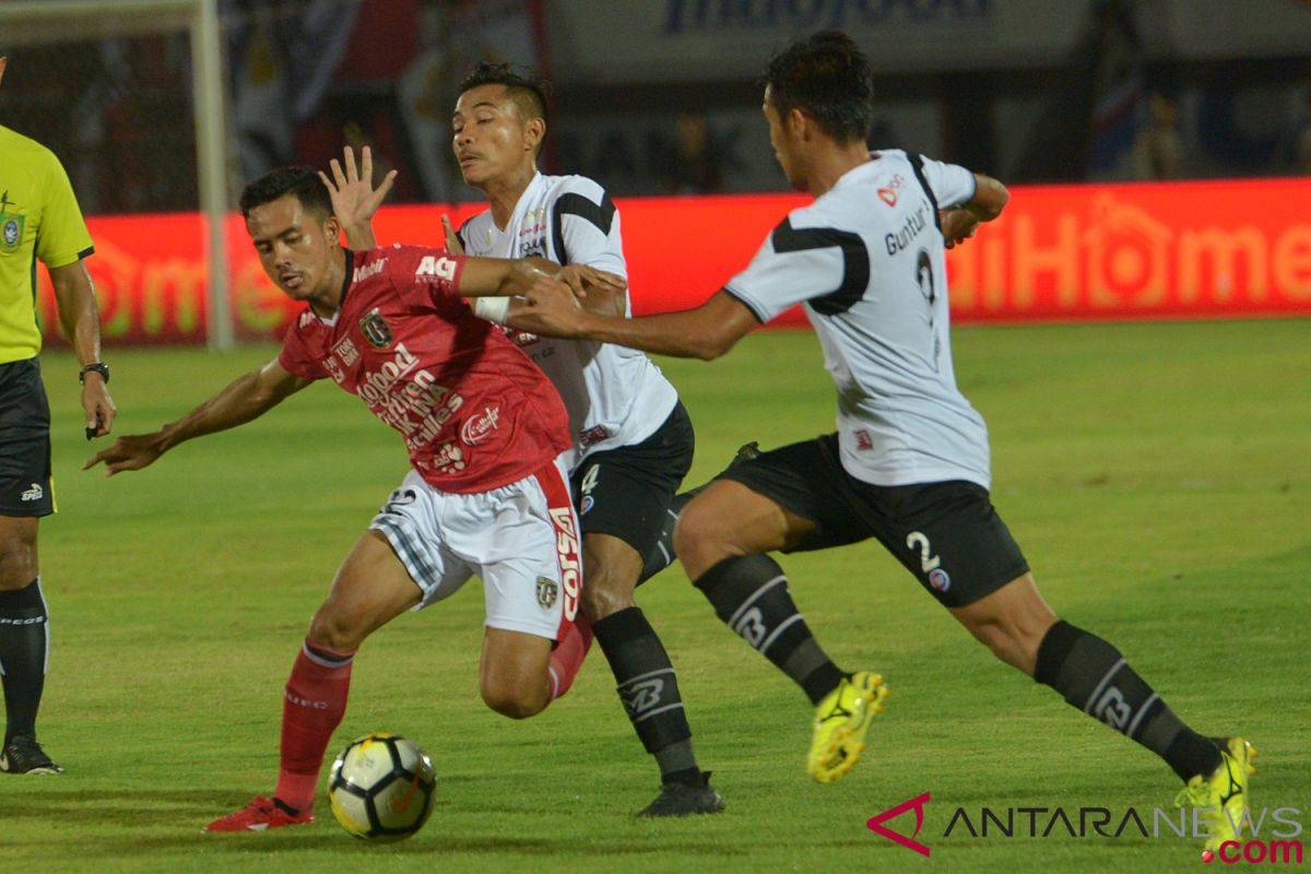 Tendangan bebas Melvin Platje antar Bali United tundukkan Madura United 2-0