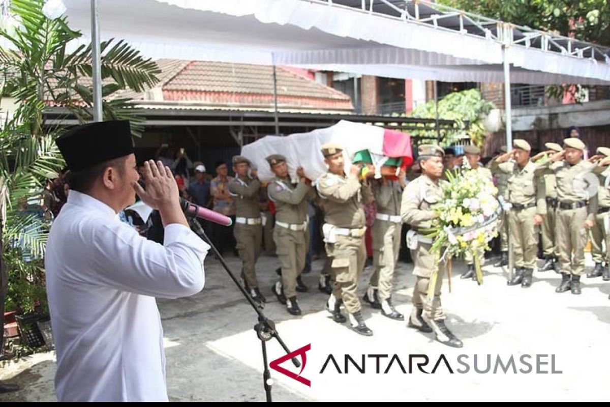 Gubernur turut belangsukawa atas meninggalnya Karo Kesra