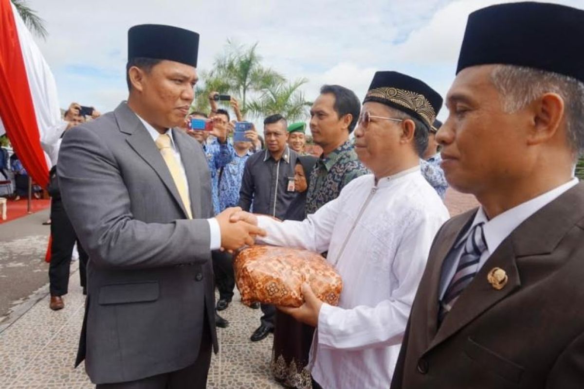 Transformasikan semangat pahlawan dalam melaksanakan pembangunan, kata Bupati Lamandau