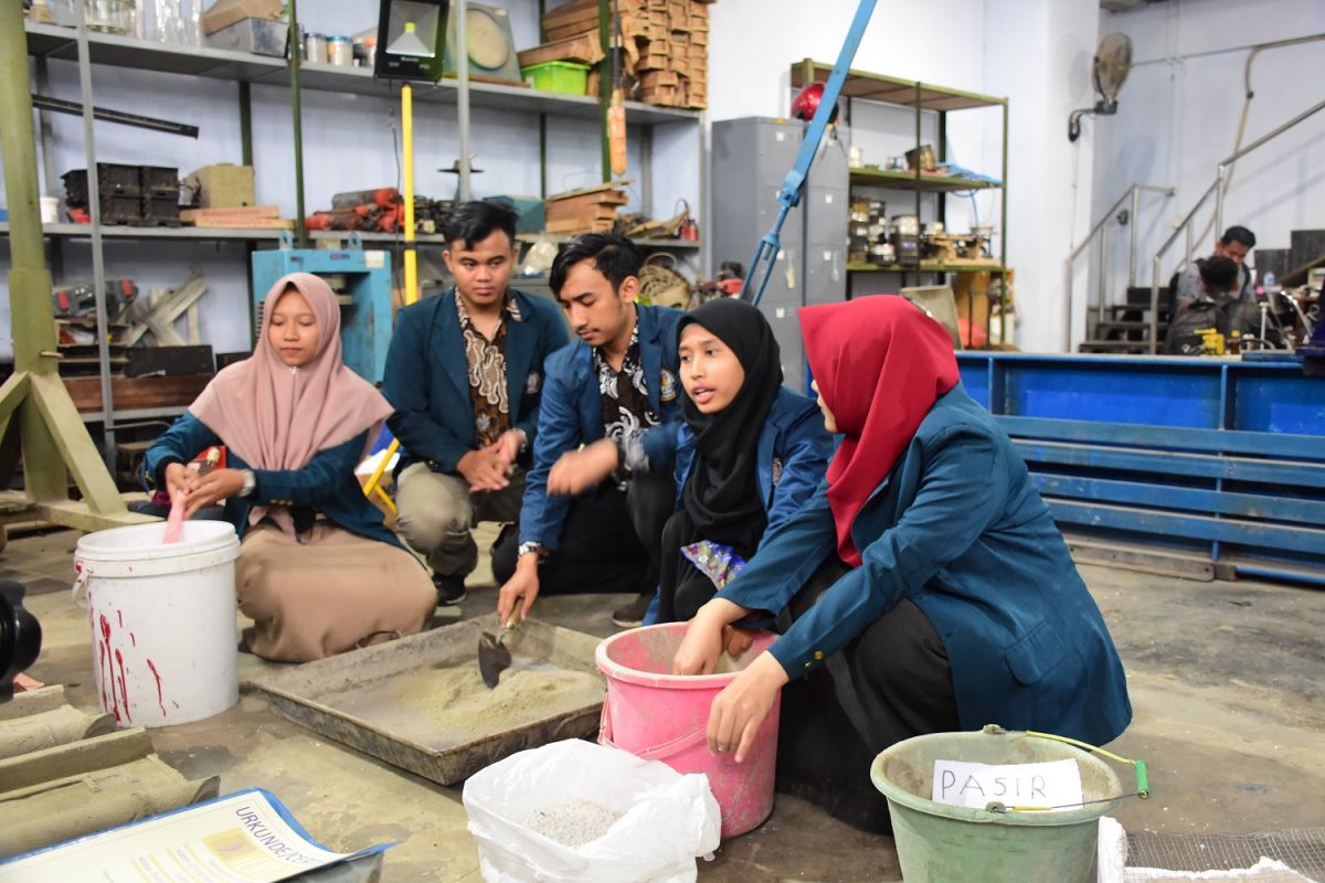 Genteng "styrofoam" mahasiswa Undip juara di Jerman