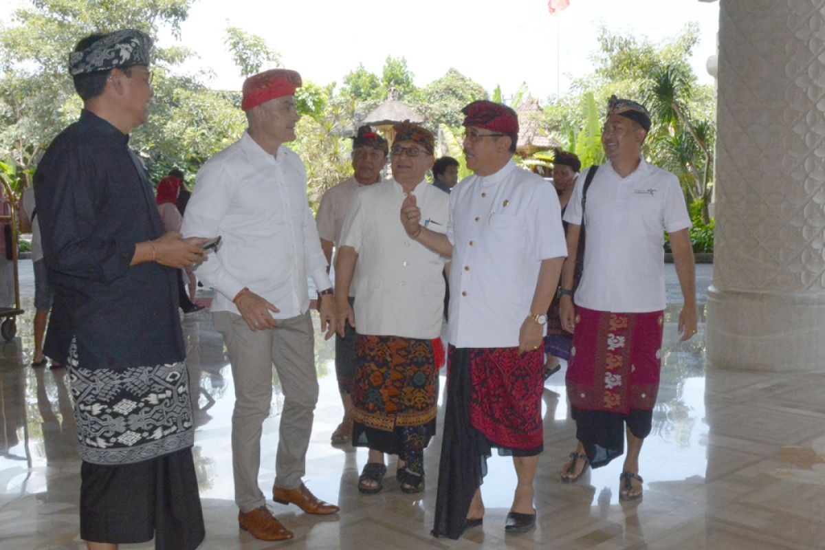 Wagub datangi hotel pastikan Pergub busana Bali