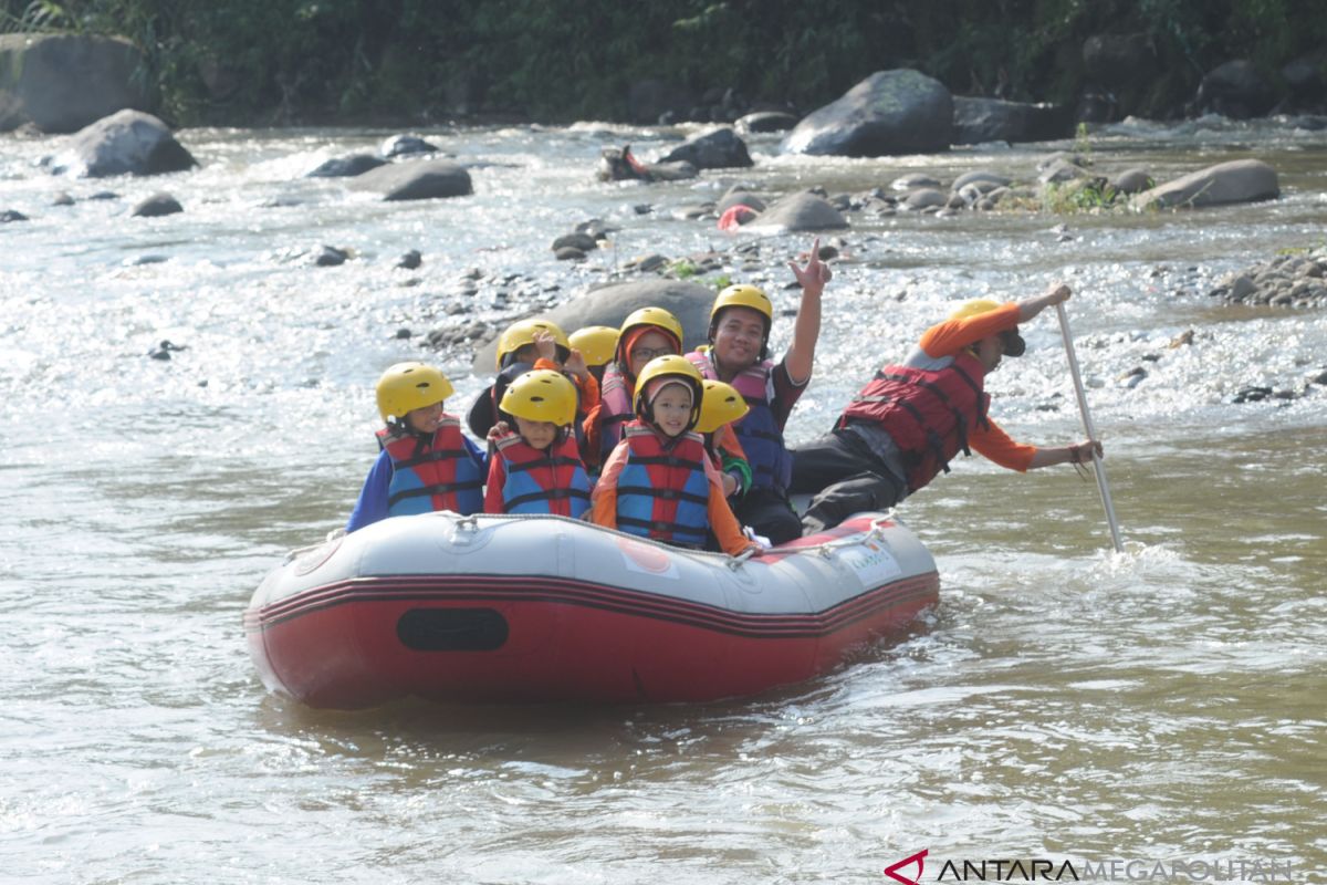 Hiking Bocah bisa jadi wisata rafting alternatif untuk anak-anak