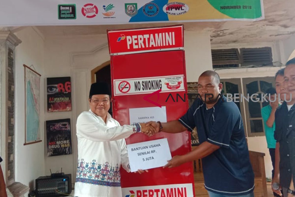 Para mantan pencandu narkoba Bengkulu terima bantuan usaha