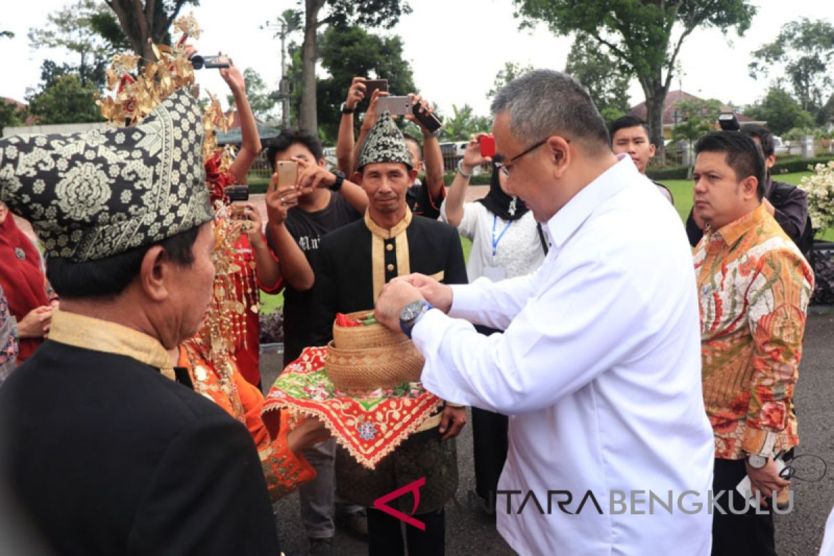 Mendes: Kades jangan takut gunakan dana desa