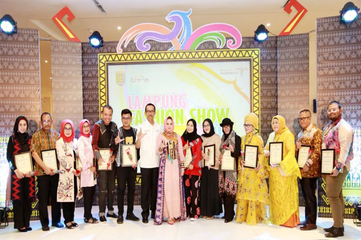 Yustin Ficardo Mengpresiasi Kreativitas Desainer Lampung Fashion Show 2018