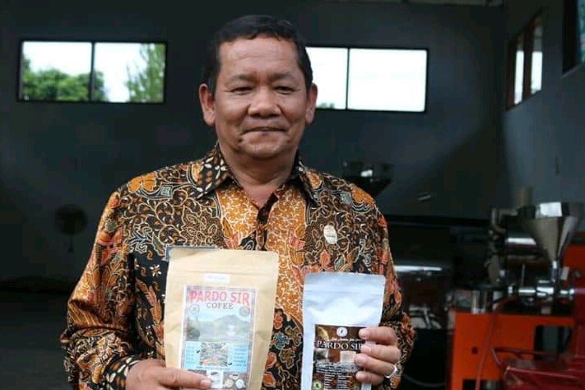 Pemkab Samosir kembangkan usaha kopi petani